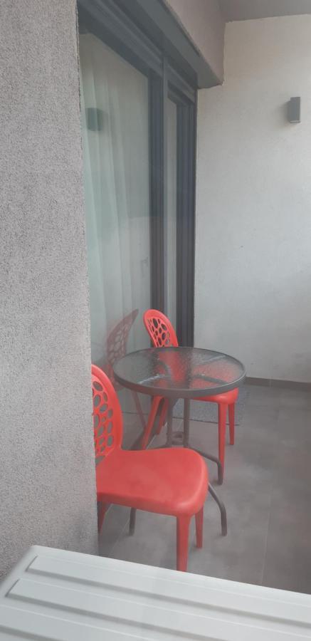 Aqua West Apartment Free Parking- Self Check-In ออราแด ภายนอก รูปภาพ